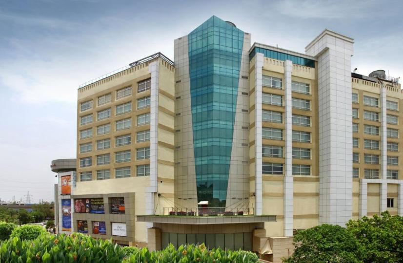 Mahagun Sarovar Portico Suites Ghaziabad Exterior photo