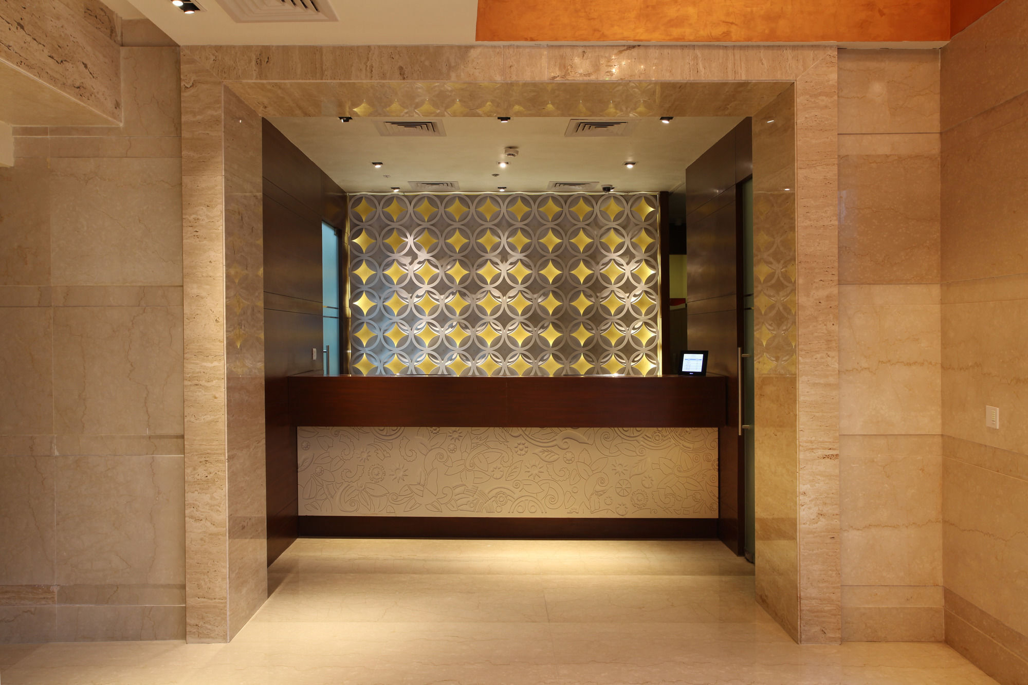 Mahagun Sarovar Portico Suites Ghaziabad Exterior photo